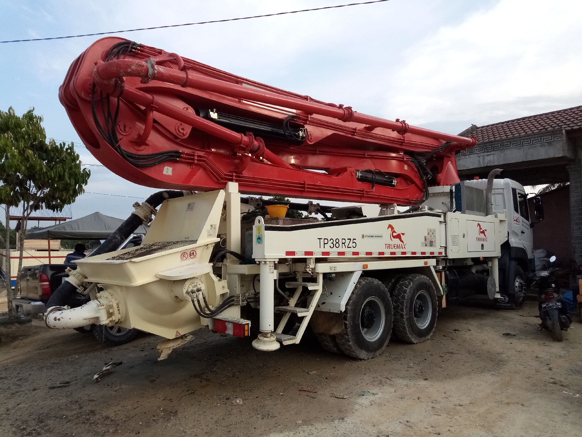 Concrete pump truck blocked pipe