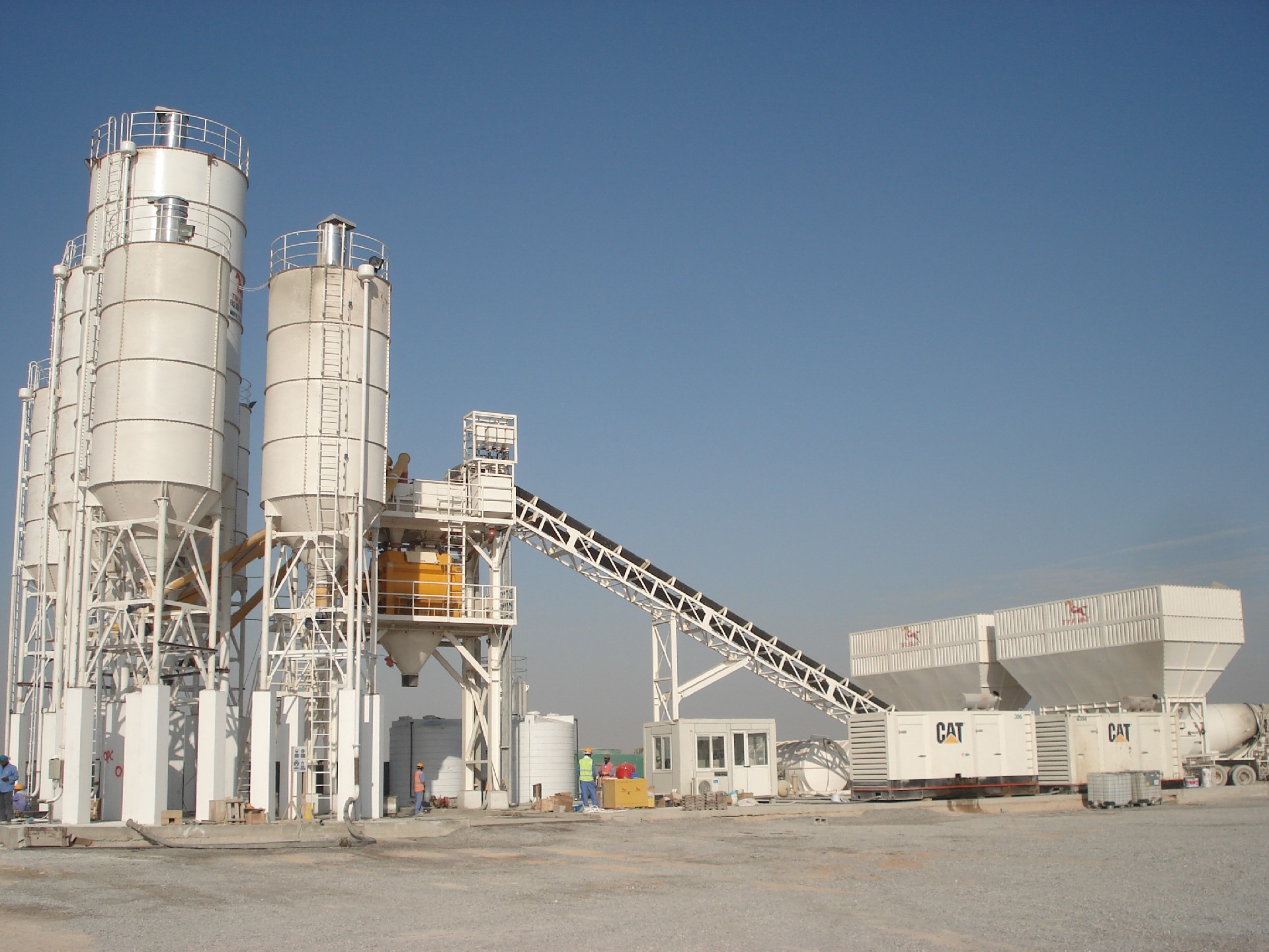 What problems should be paid attention to when building a concrete batching plant?